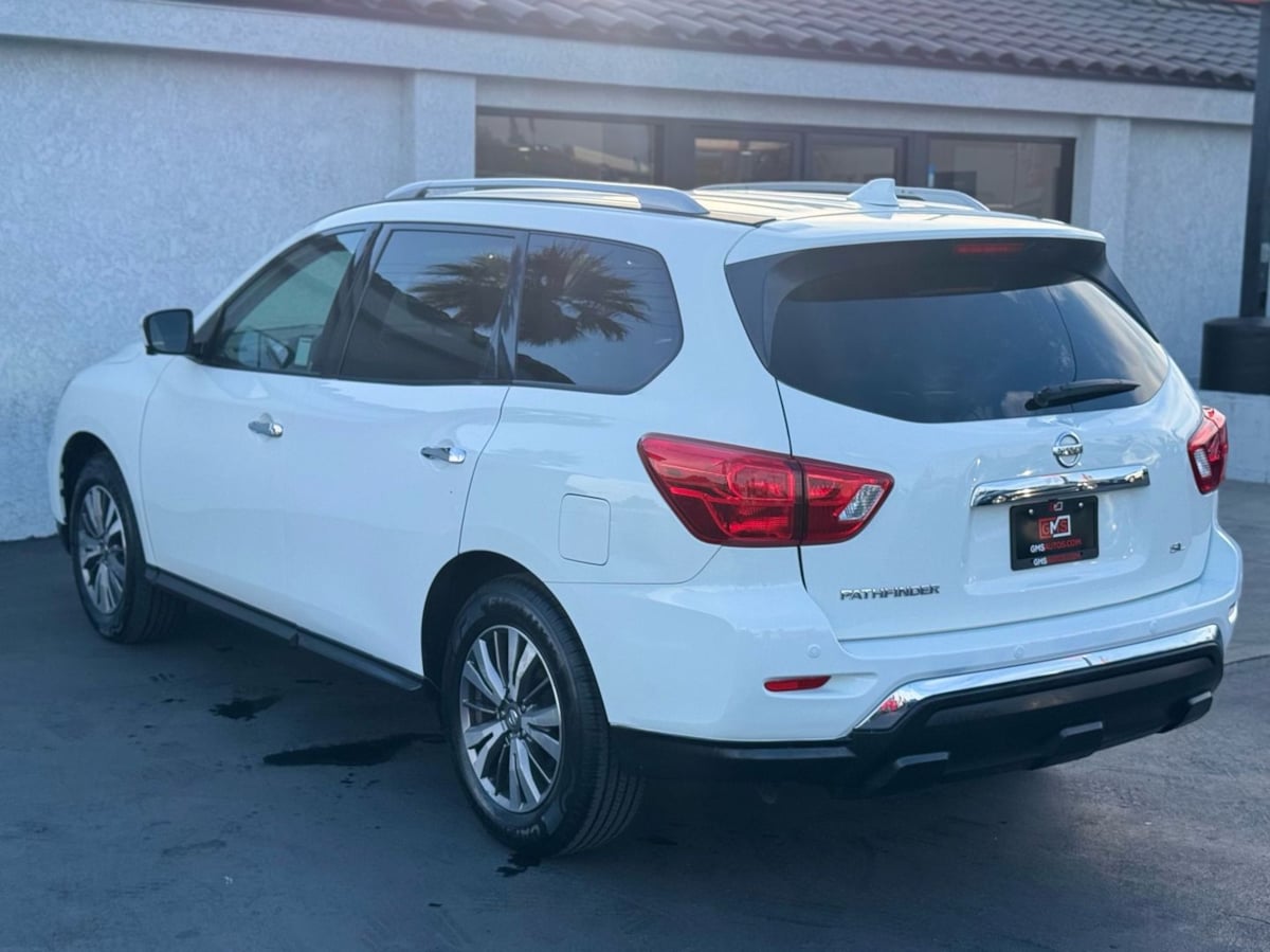 Vehicle image 10 of 42