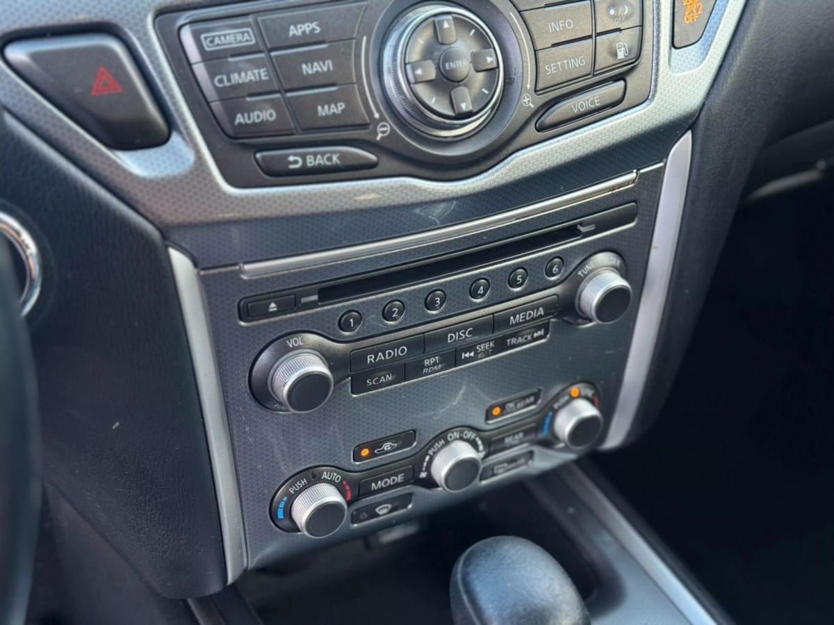 Vehicle image 27 of 42