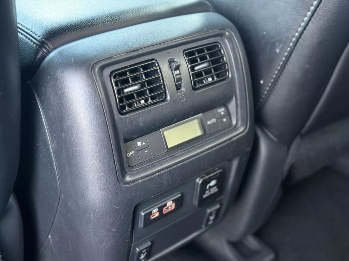 Vehicle image 29 of 42