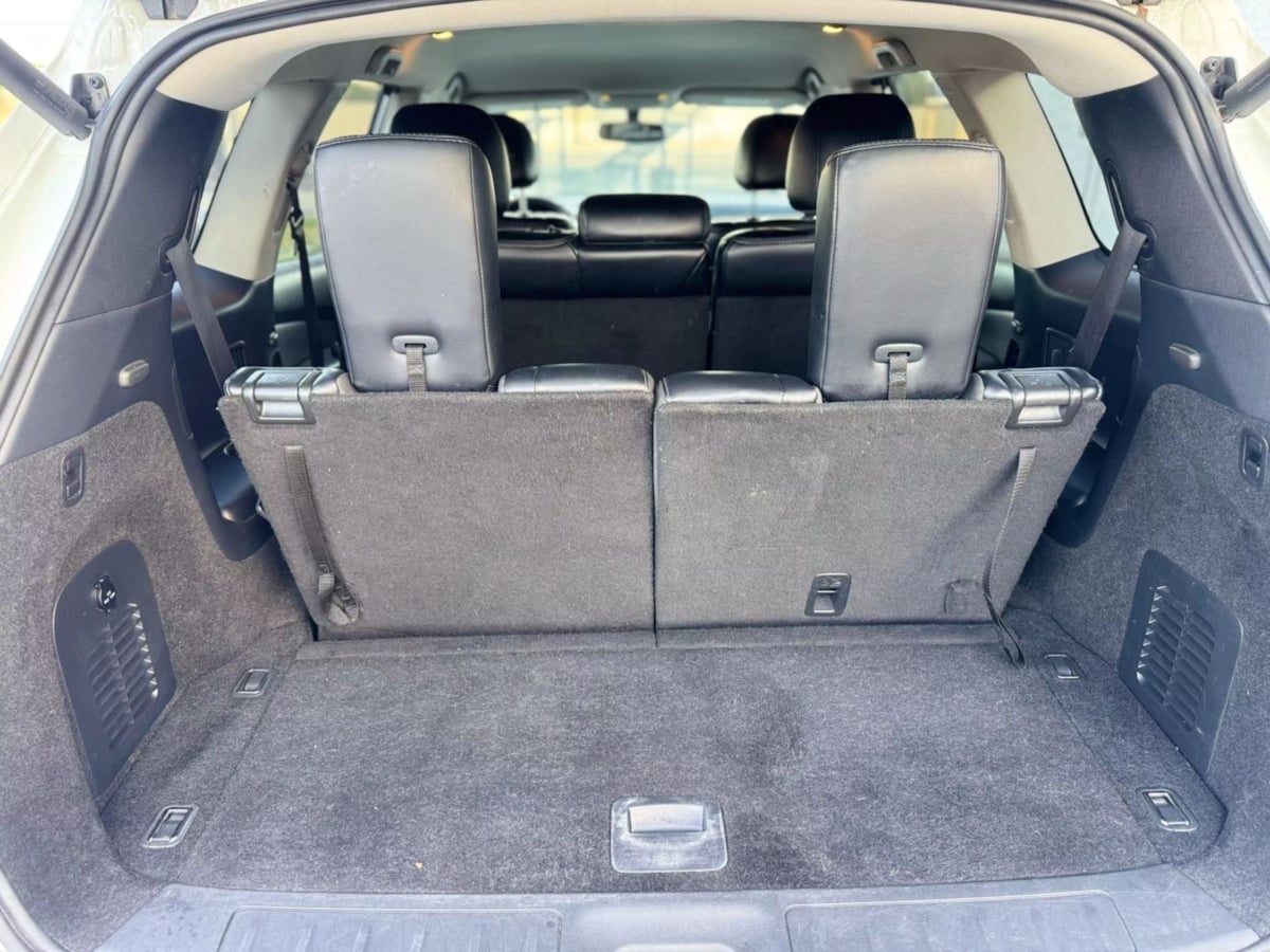 Vehicle image 16 of 42