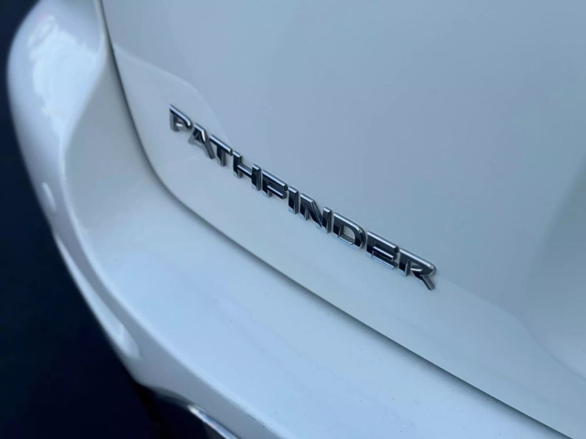 Vehicle image 34 of 42