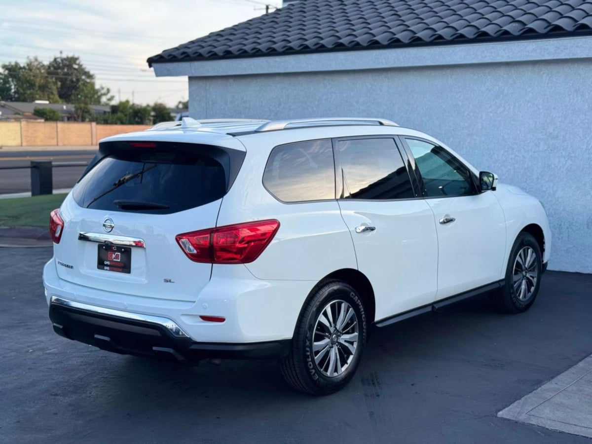 Vehicle image 7 of 42