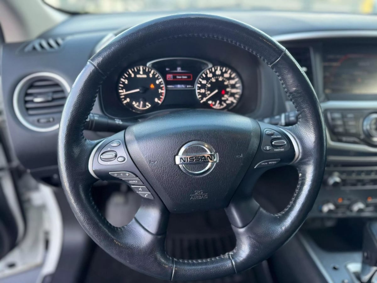 Vehicle image 22 of 42