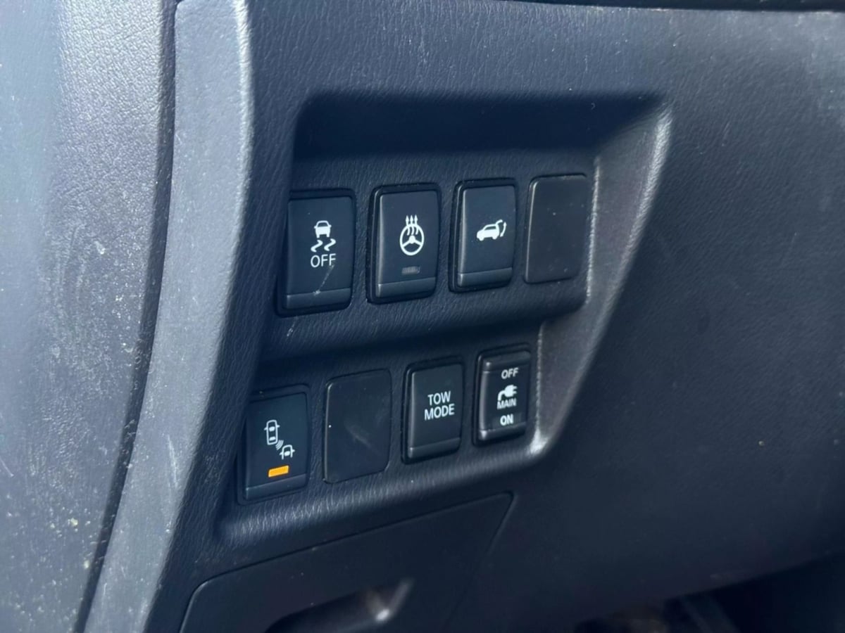 Vehicle image 28 of 42