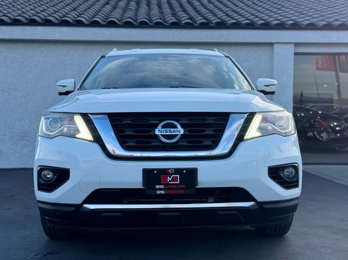 Vehicle image 4 of 42