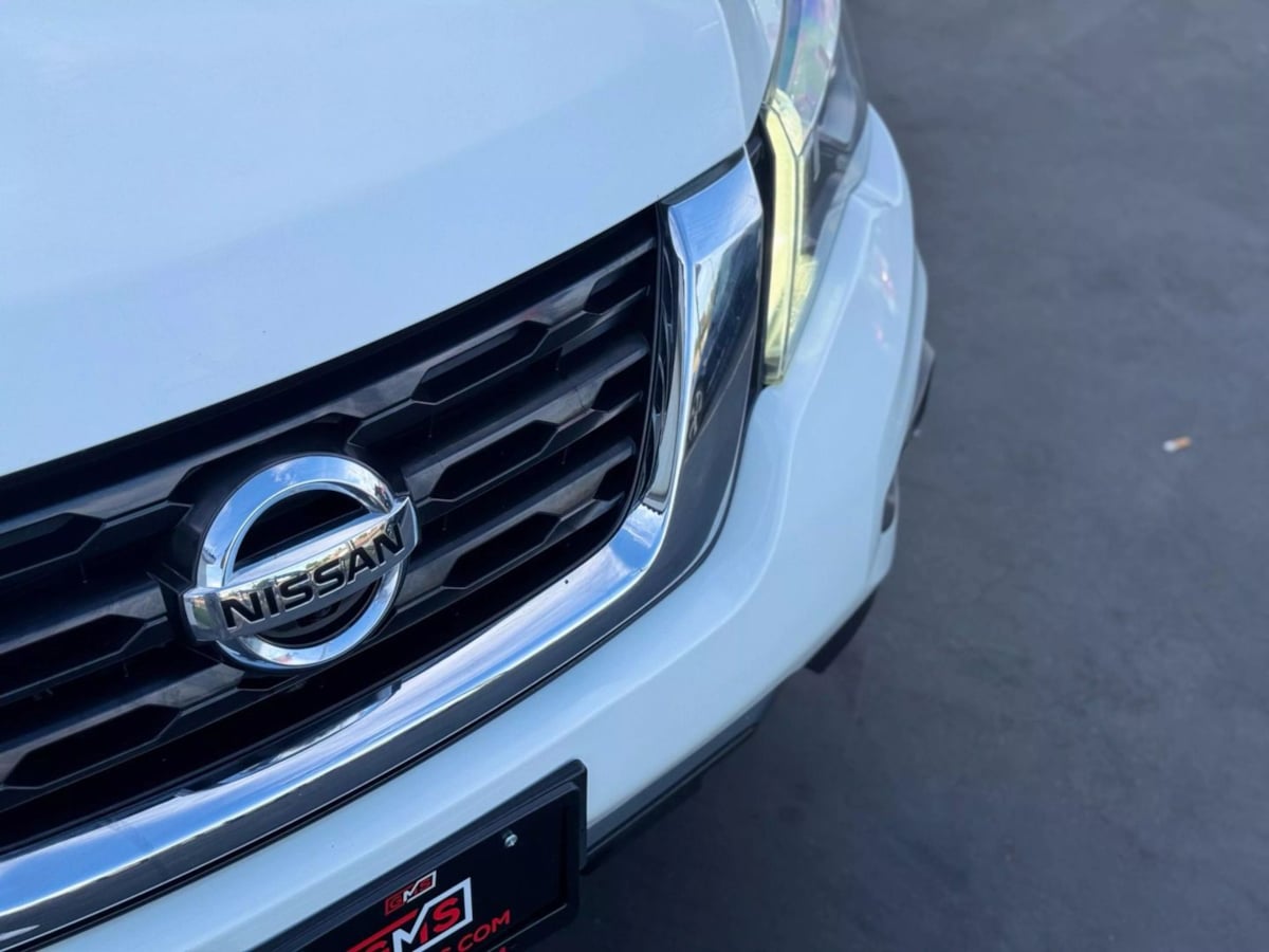 Vehicle image 40 of 42