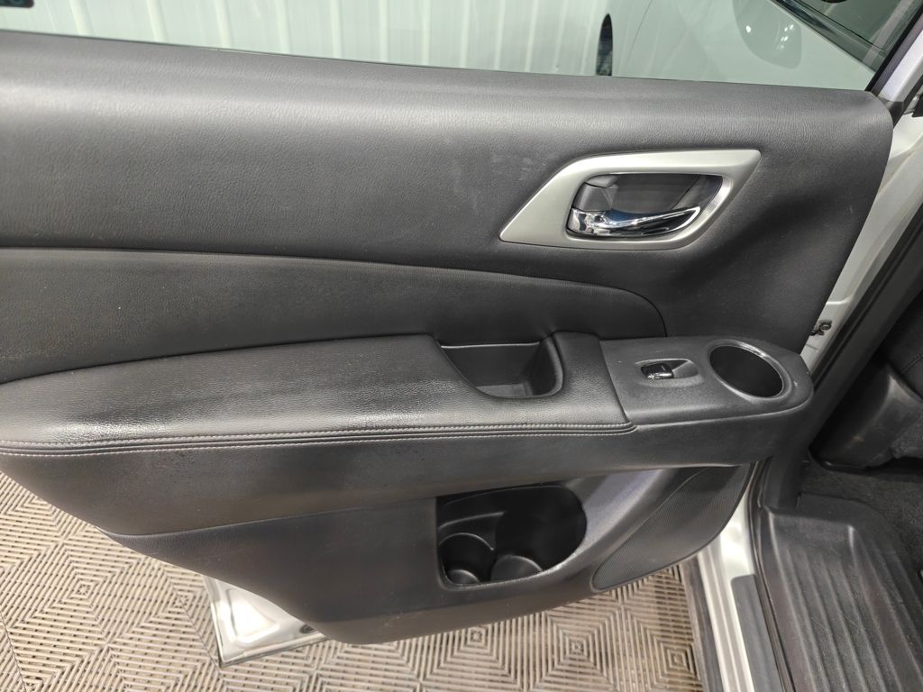 Vehicle image 47 of 59
