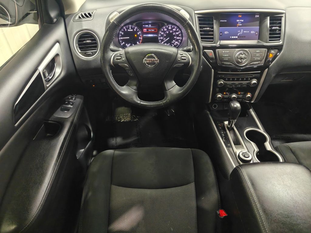 Vehicle image 10 of 59