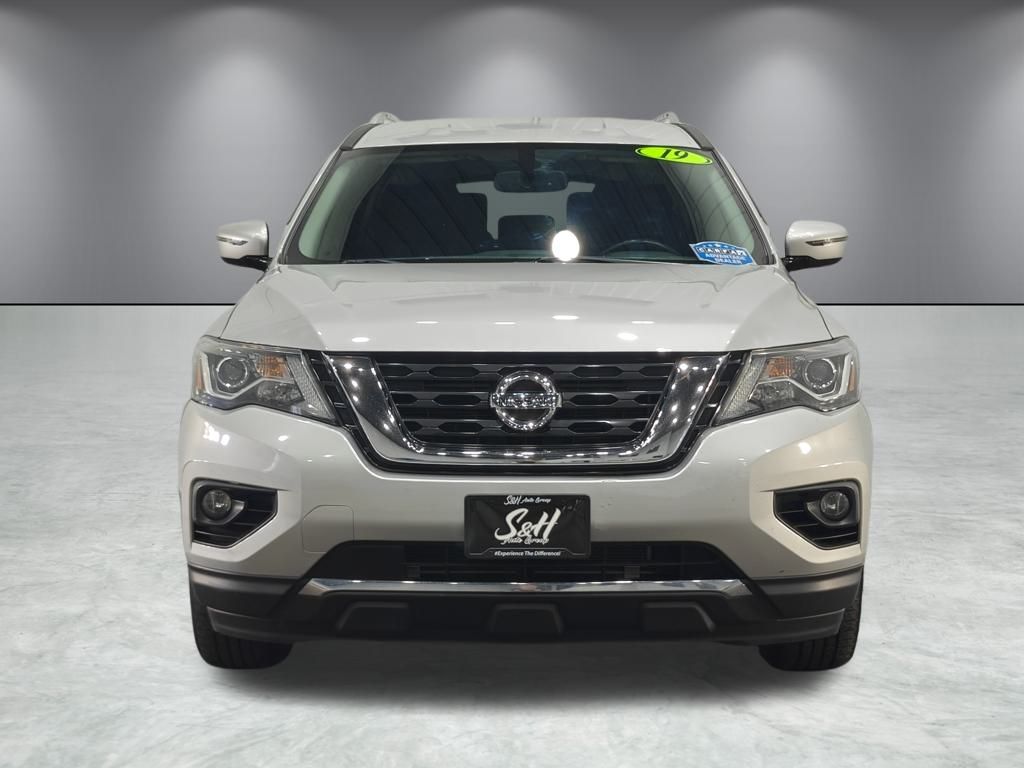 Vehicle image 4 of 59