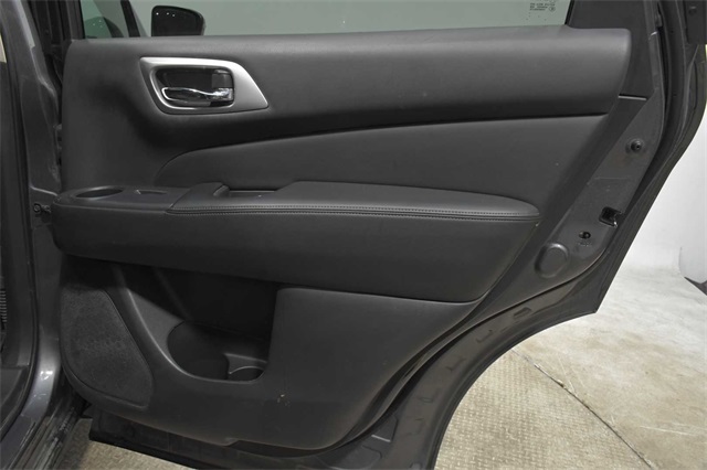 Vehicle image 19 of 27