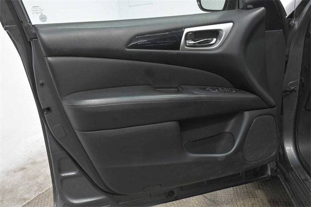 Vehicle image 21 of 27