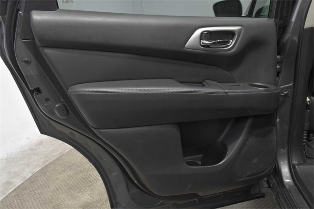 Vehicle image 18 of 27
