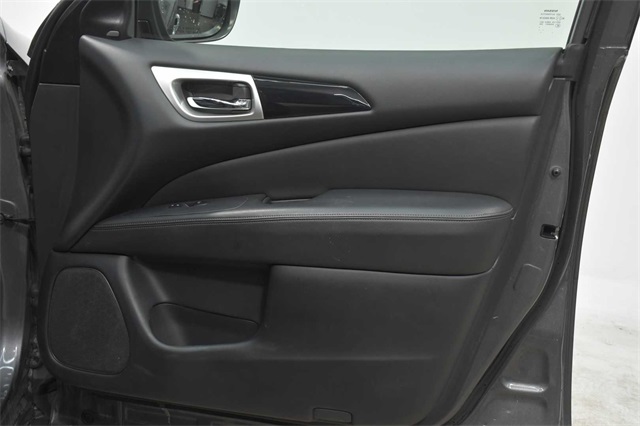 Vehicle image 20 of 27