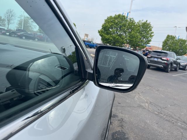 Vehicle image 11 of 27