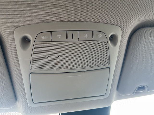 Vehicle image 23 of 27