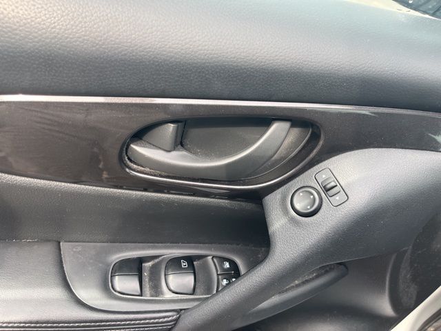 Vehicle image 15 of 27
