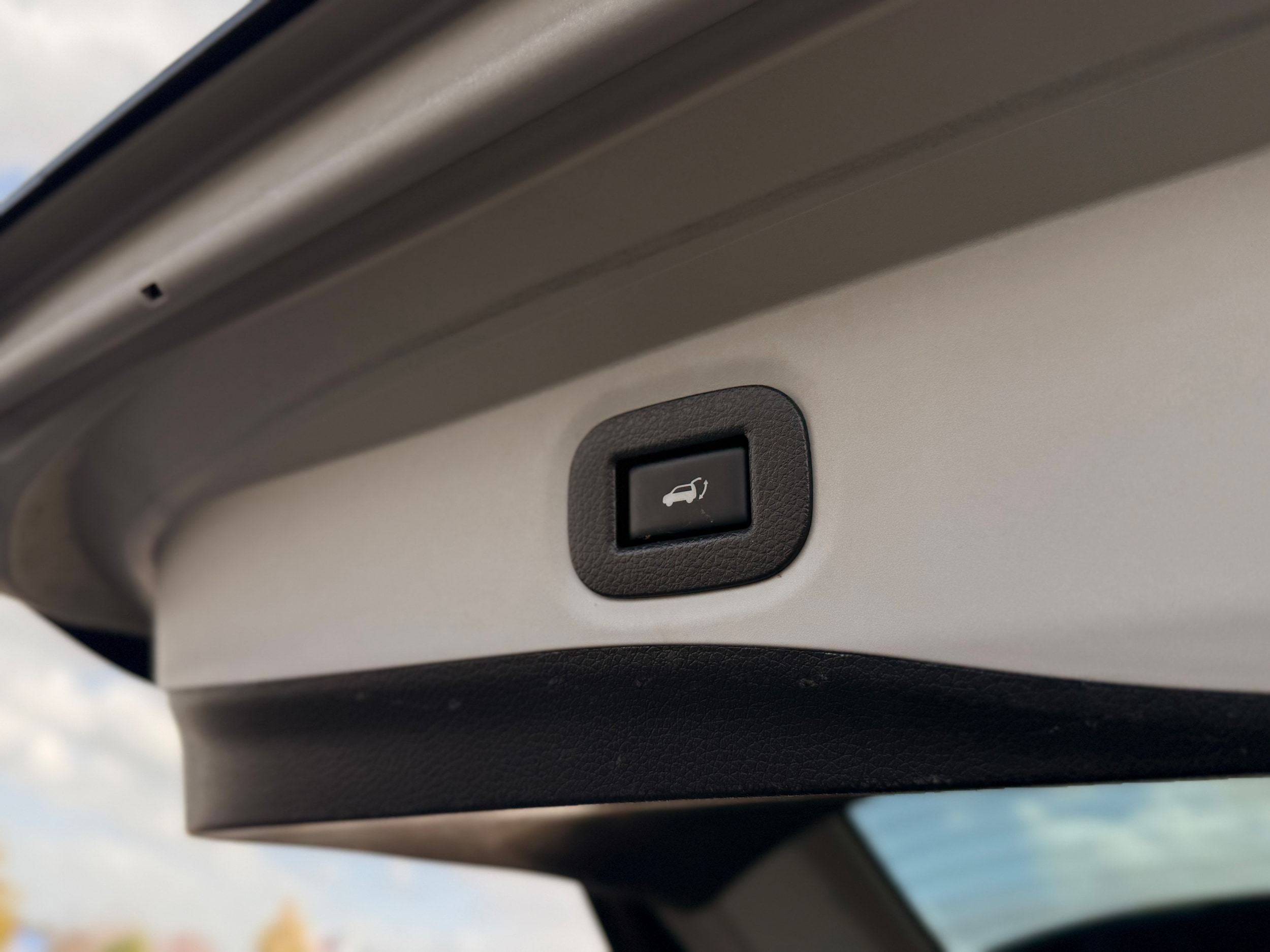 Vehicle image 42 of 43
