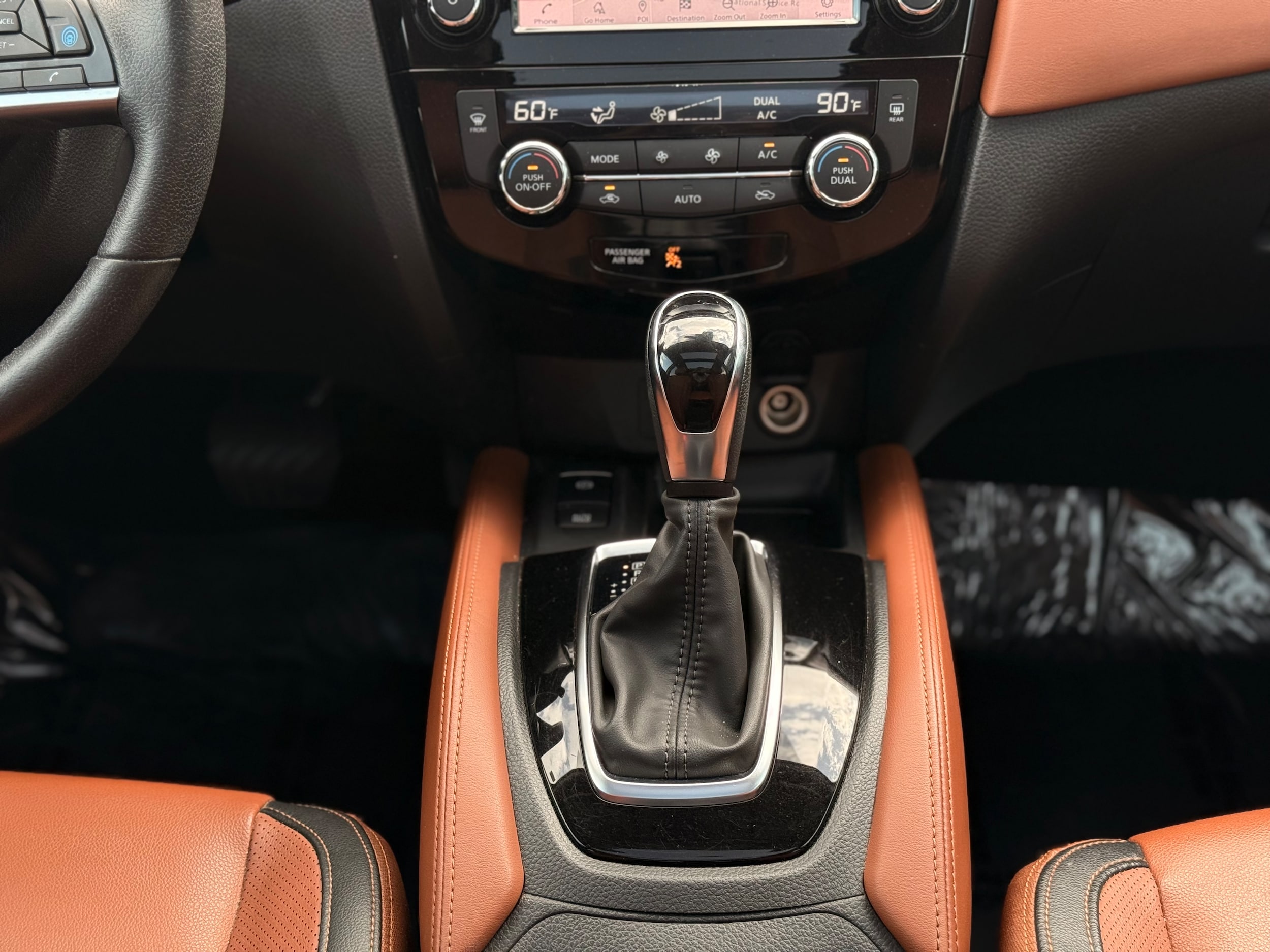 Vehicle image 27 of 43
