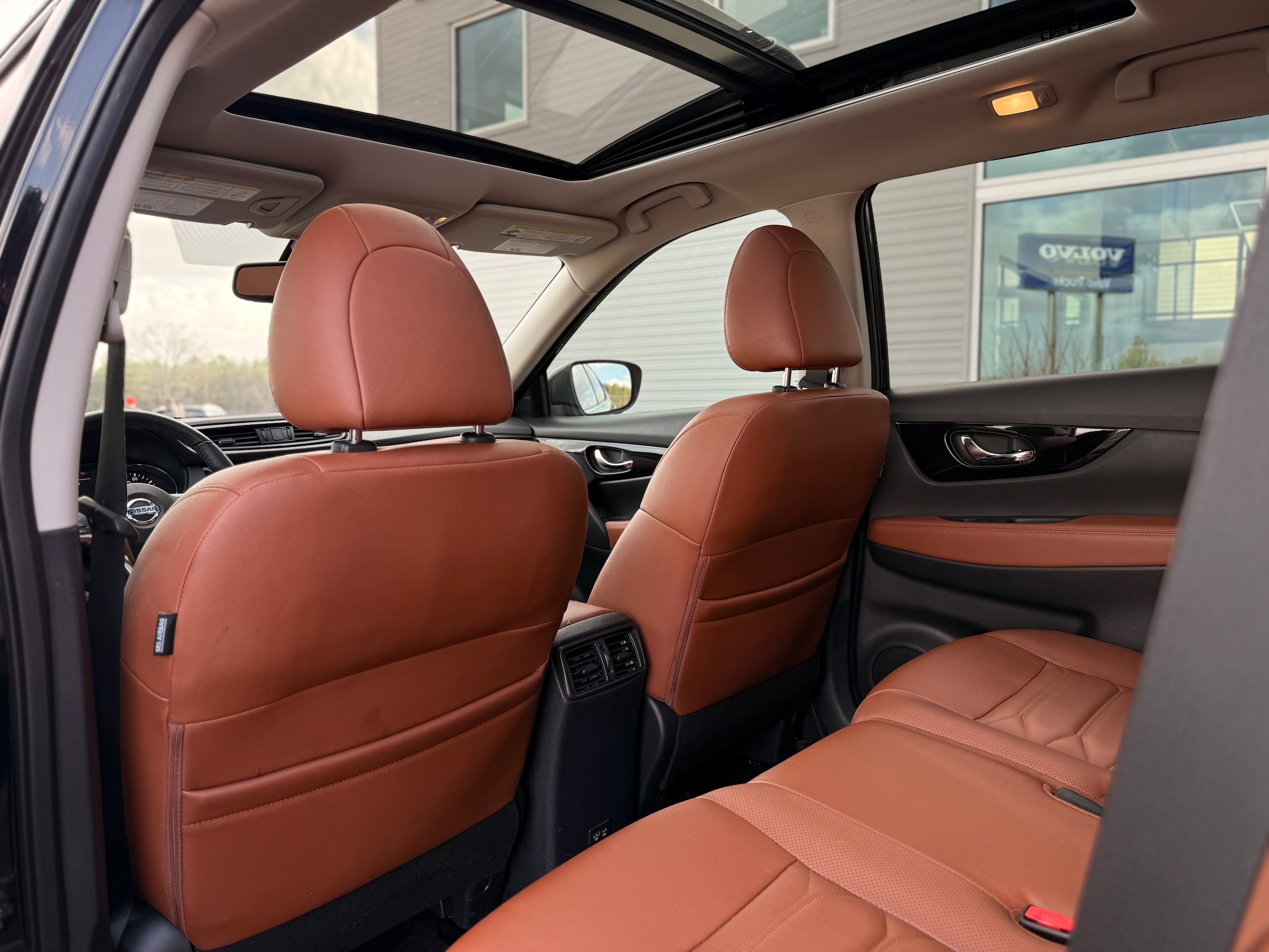 Vehicle image 17 of 43