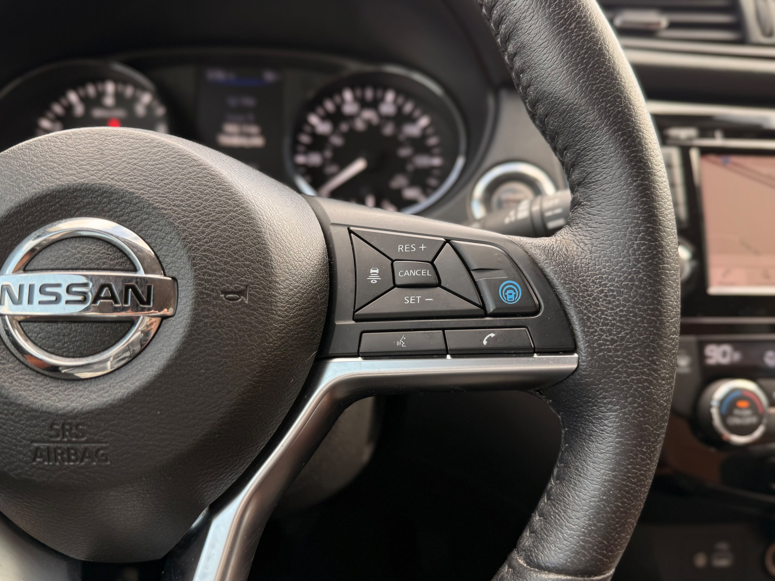 Vehicle image 33 of 43
