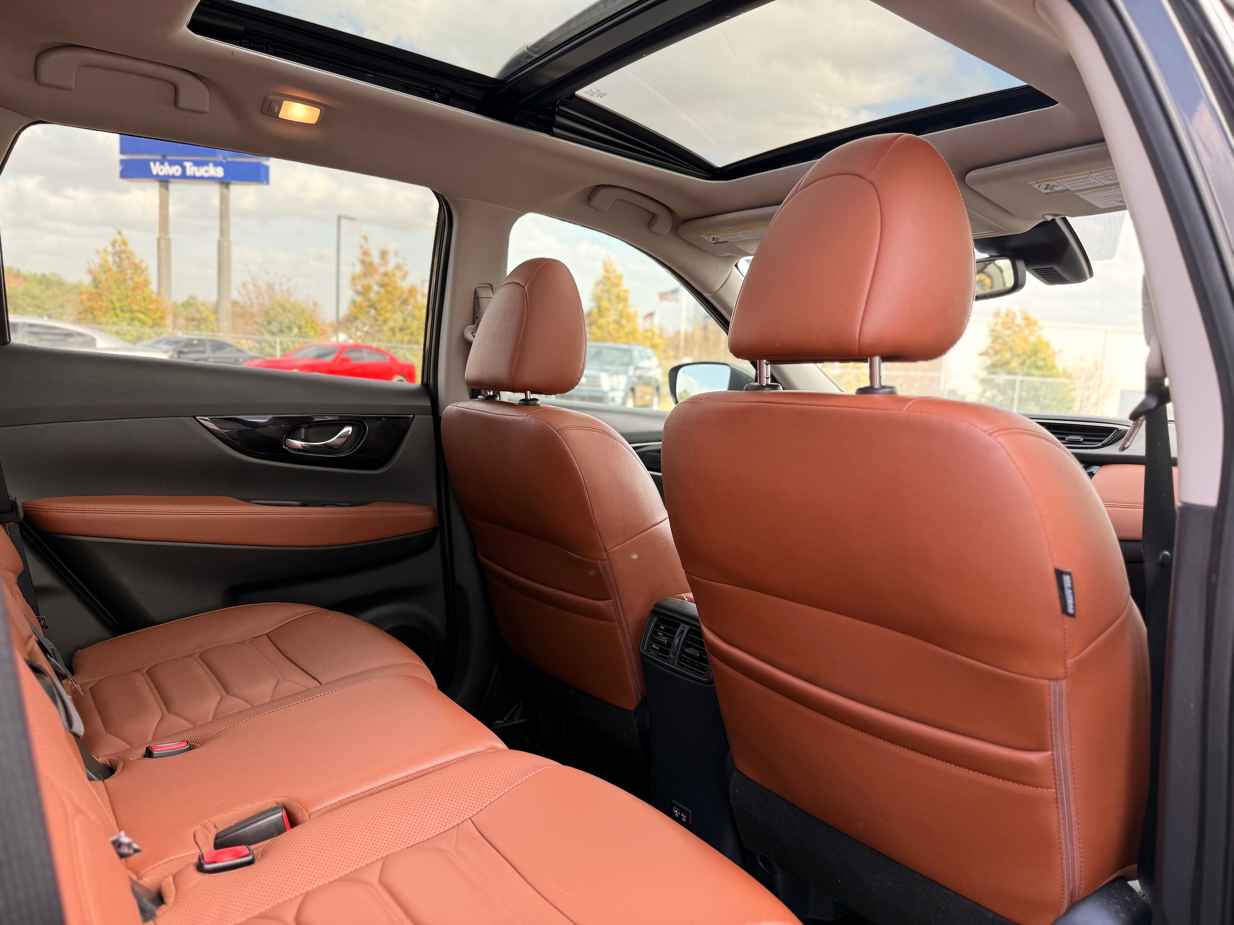 Vehicle image 19 of 43
