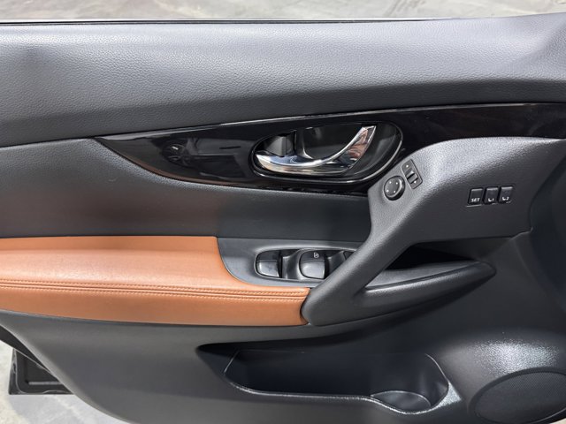 Vehicle image 23 of 36