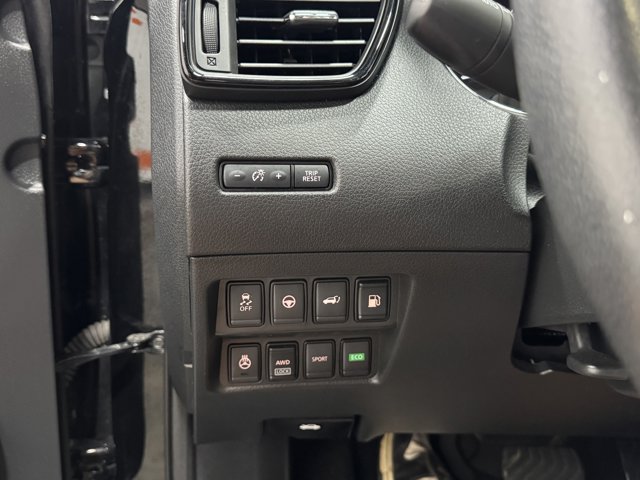 Vehicle image 28 of 36