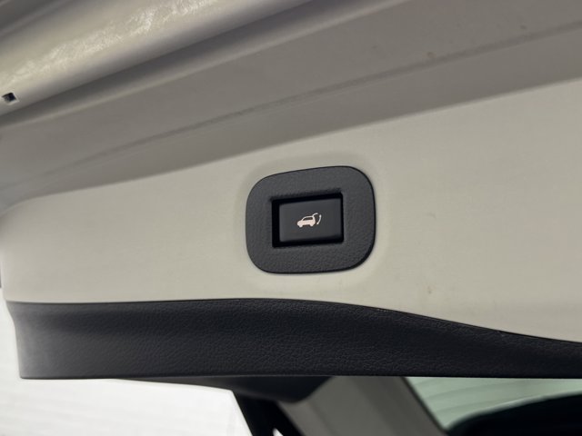 Vehicle image 32 of 36
