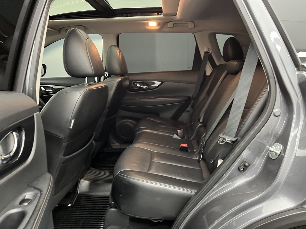 Vehicle image 31 of 39
