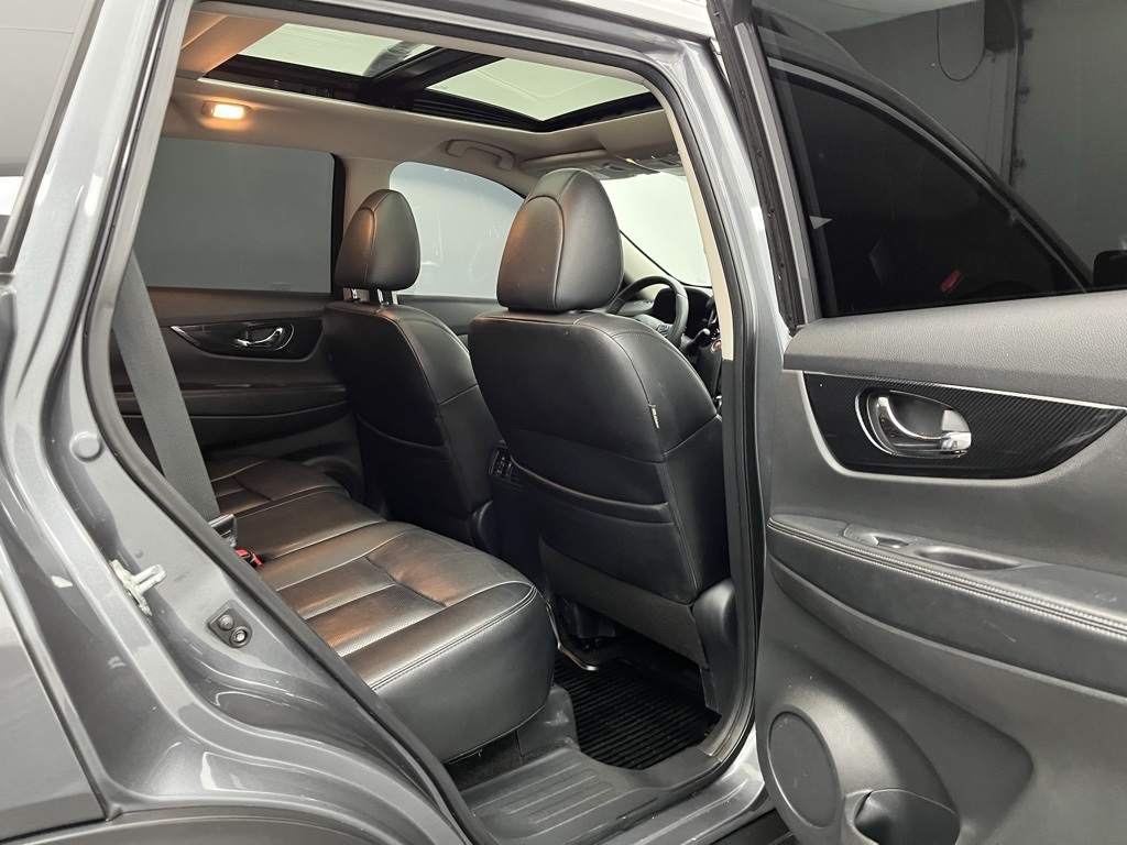 Vehicle image 28 of 39