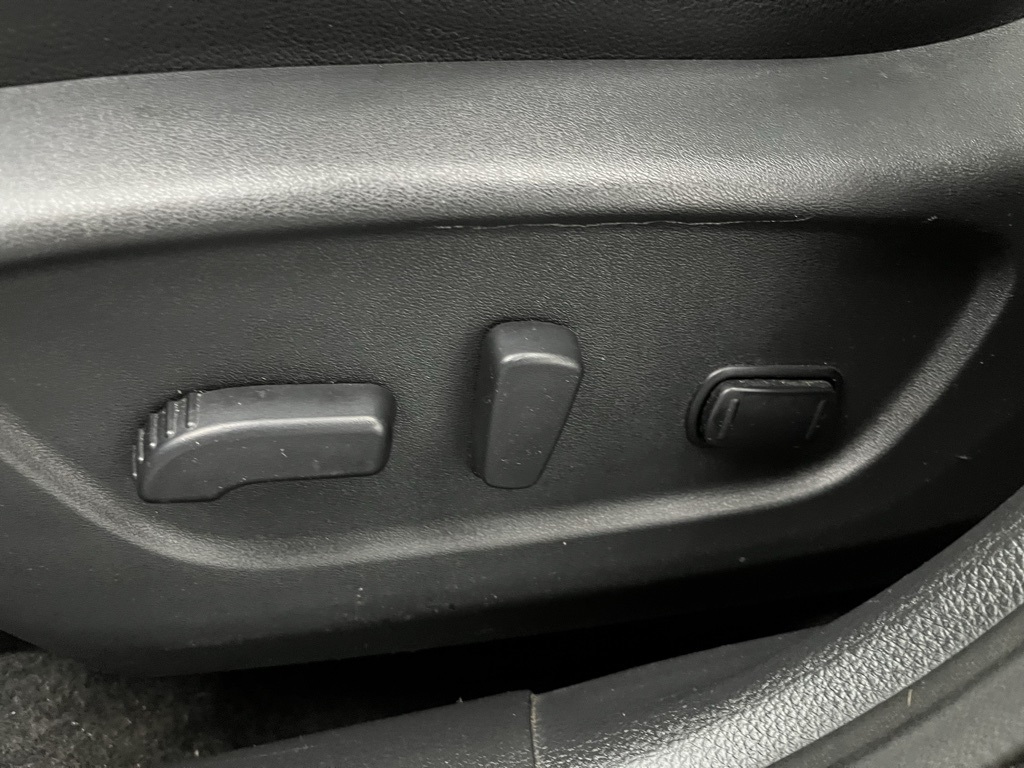 Vehicle image 16 of 39