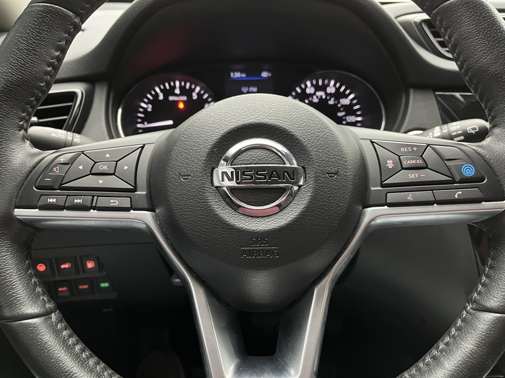 Vehicle image 33 of 39