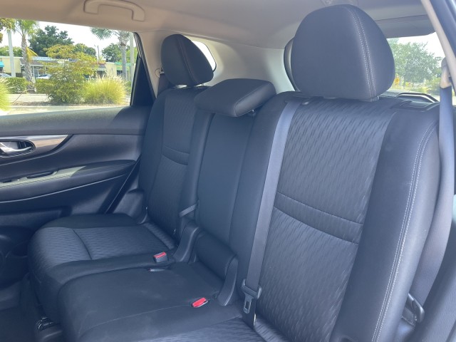 Vehicle image 27 of 36