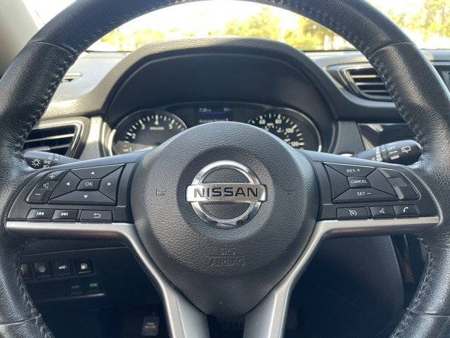 Vehicle image 22 of 36