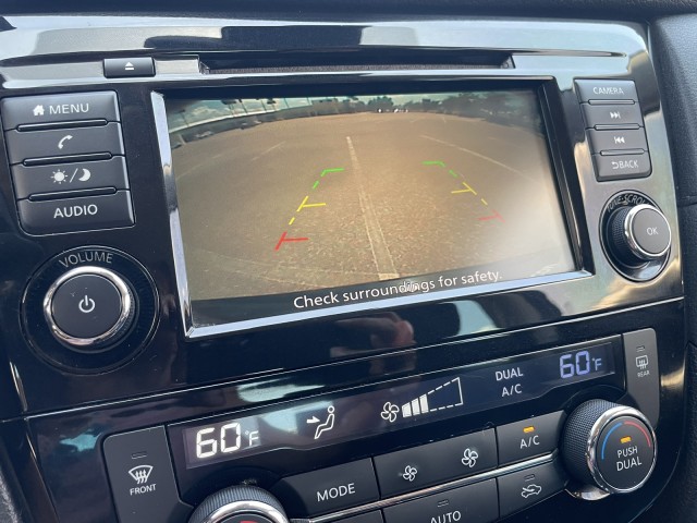 Vehicle image 33 of 36