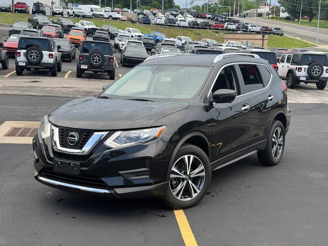 2019 Nissan Rogue SV Image 2 of 30