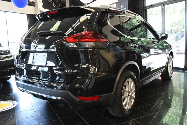 2019 Nissan Rogue SV Image 3 of 40