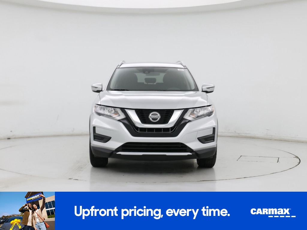 2019 Nissan Rogue SV Image 2 of 24