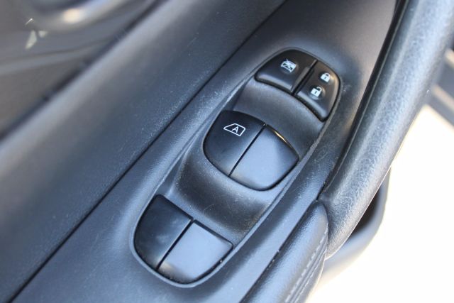 Vehicle image 8 of 37