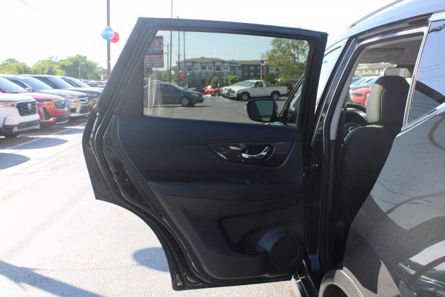 Vehicle image 23 of 37