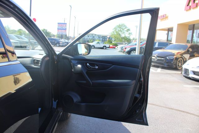 Vehicle image 27 of 37