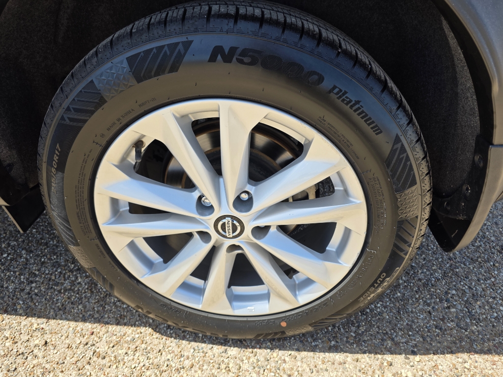 Vehicle image 11 of 38