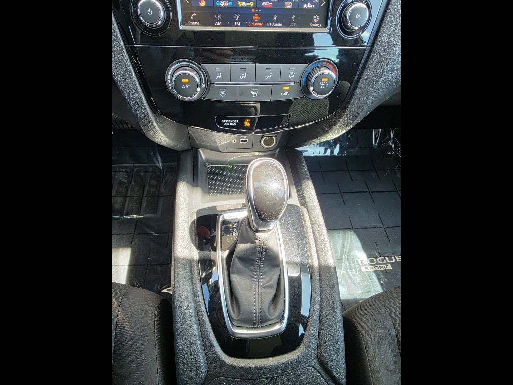 Vehicle image 25 of 38