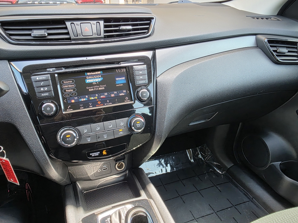 Vehicle image 32 of 38