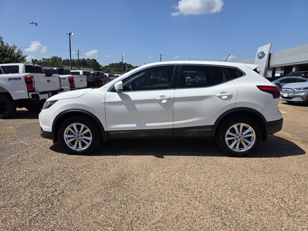 Vehicle image 8 of 38