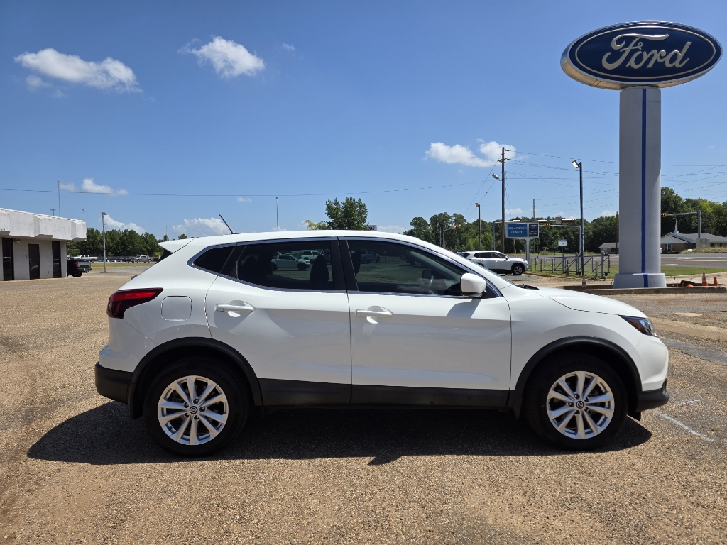 Vehicle image 4 of 38