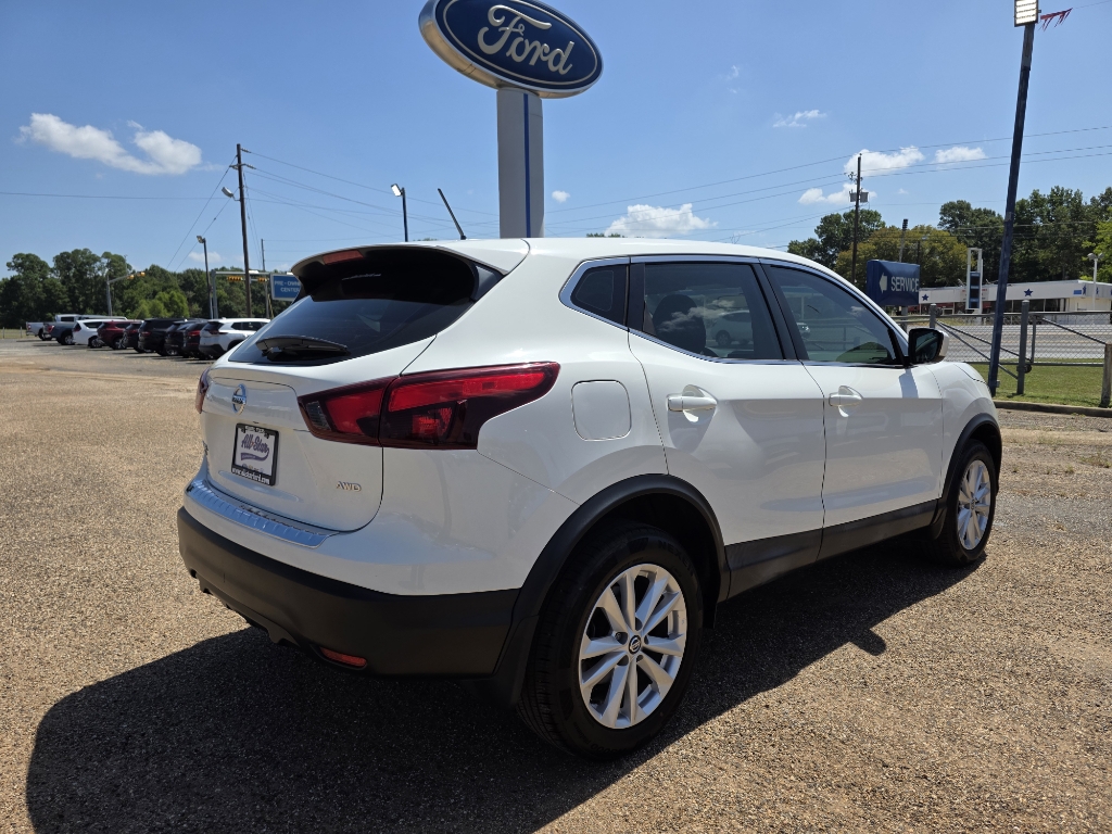Vehicle image 5 of 38