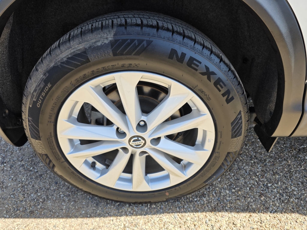 Vehicle image 10 of 38