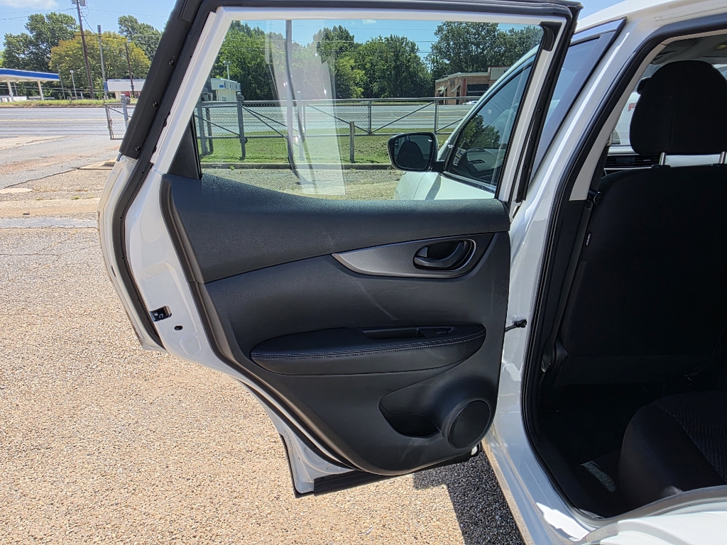 Vehicle image 19 of 38