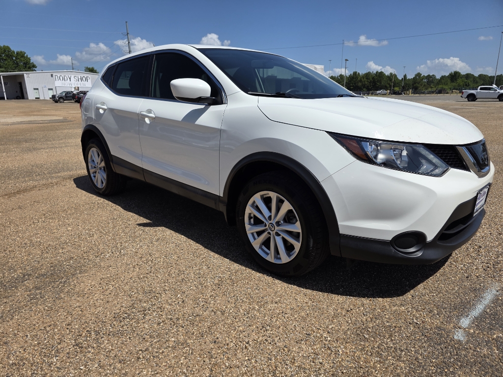 Vehicle image 3 of 38
